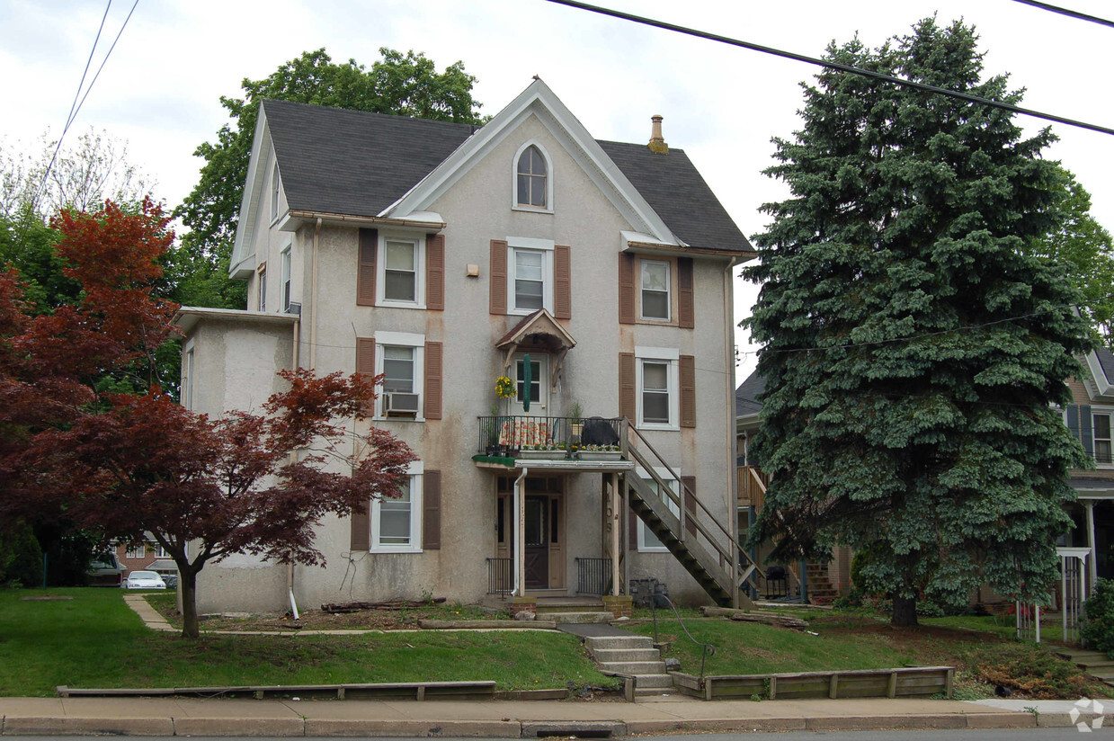 Foto principal - 108 Main St