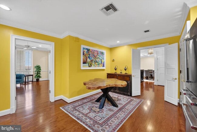 Building Photo - 1300 Army Navy Dr