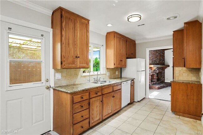 Building Photo - 4 br, 2 bath House - 320 E Mayfair Ave