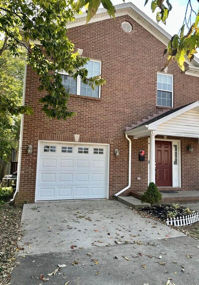 Building Photo - 114 W Green St