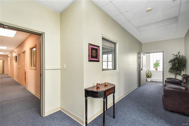 Building Photo - 21 N Lobb Ave
