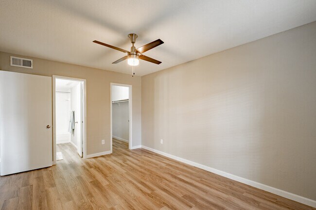 Dormitorio - 8700 Broadway