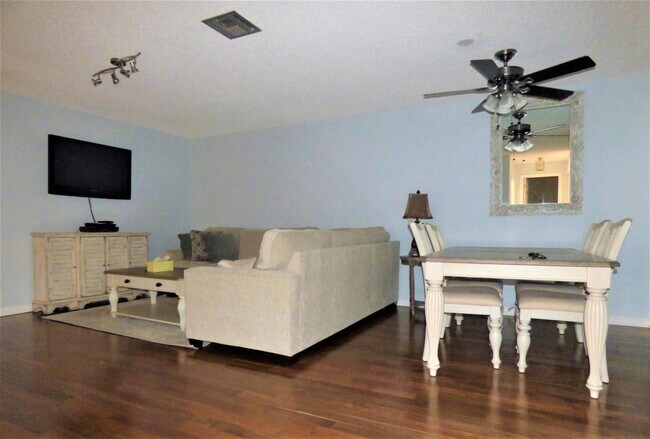 Foto del edificio - 718 NW 30th Ave