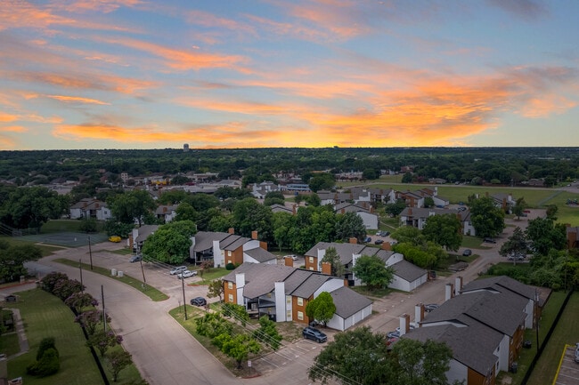 Building Photo - Eagle Creek Landing Apartments
