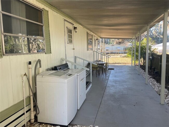 Foto del edificio - 1079 NW 7th Blvd