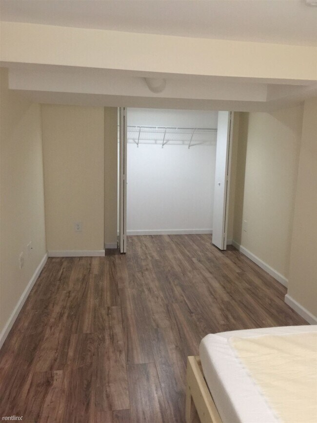 Building Photo - 6 br, 3 bath House - 902 Packard St AVAILA...