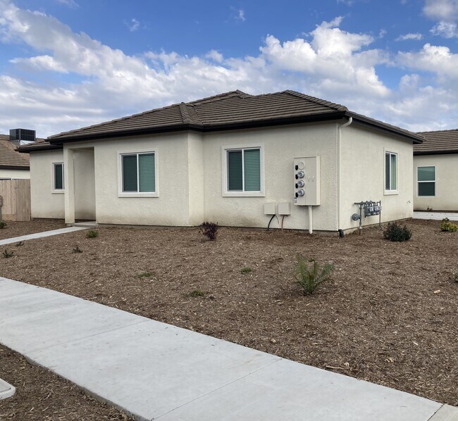 3926 S Burke St, Visalia, CA 93277 Townhome Rentals in Visalia CA