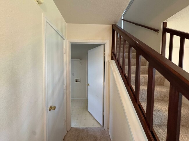 Building Photo - 1204 Bristol Dr