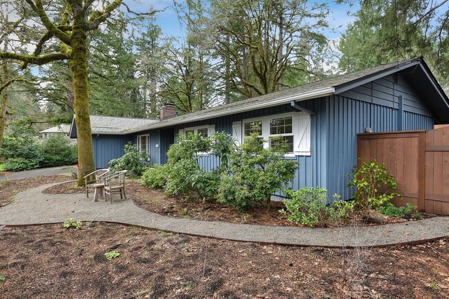 Foto del edificio - Quaint Remodeled Ranch in Lake Oswego