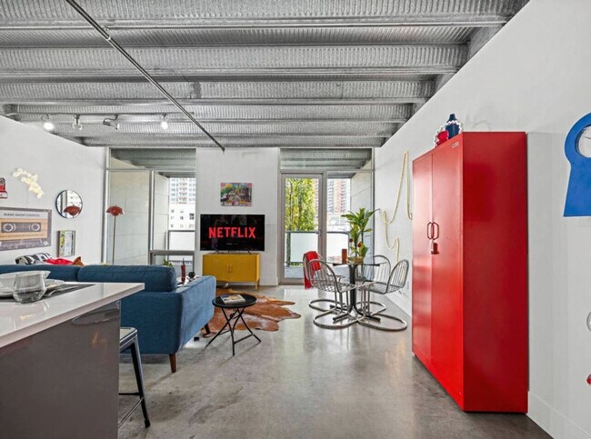 Photo du bâtiment - 10309-10107 107 St NW