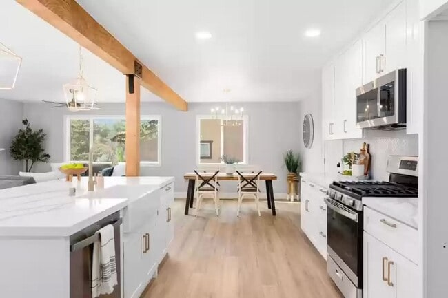 Foto del edificio - Amazing single level home in Lake of the P...