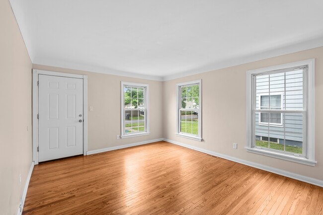 Building Photo - 1502 Schuyler Rd