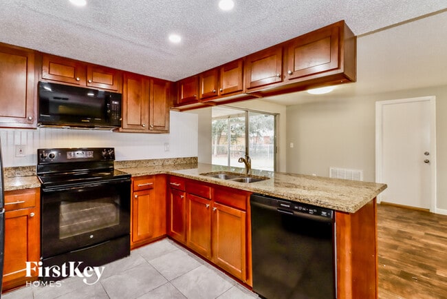 Foto del edificio - 6428 Ridge Crest Dr