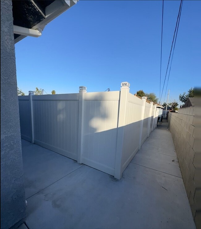 Building Photo - 13809 Actina Ave