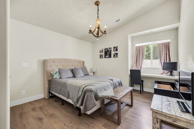 Building Photo - 13944 S White Tail Cv