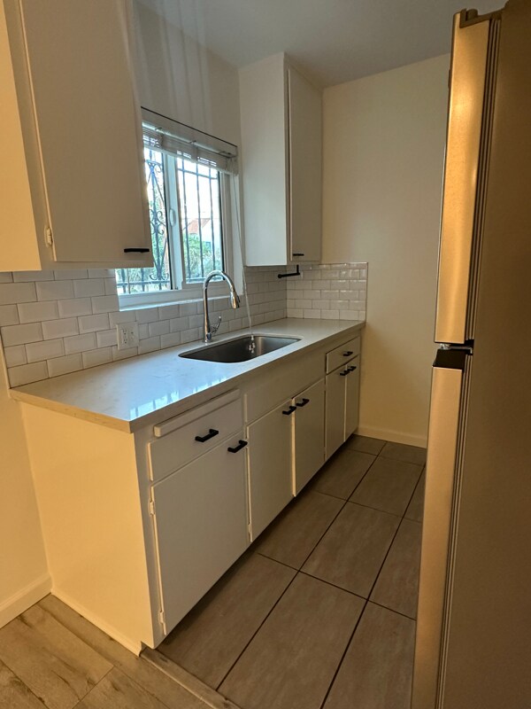 Foto del edificio - 7555 De Longpre Ave