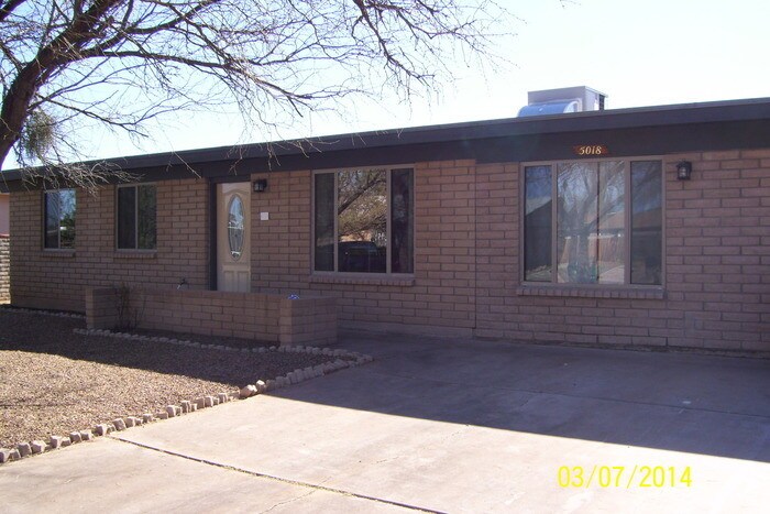 Primary Photo - 5018 E Evergreen Dr