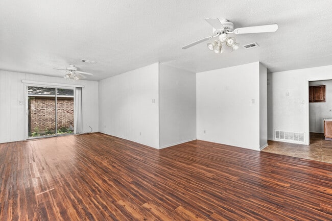 Building Photo - 1409 Paseo Del Oro