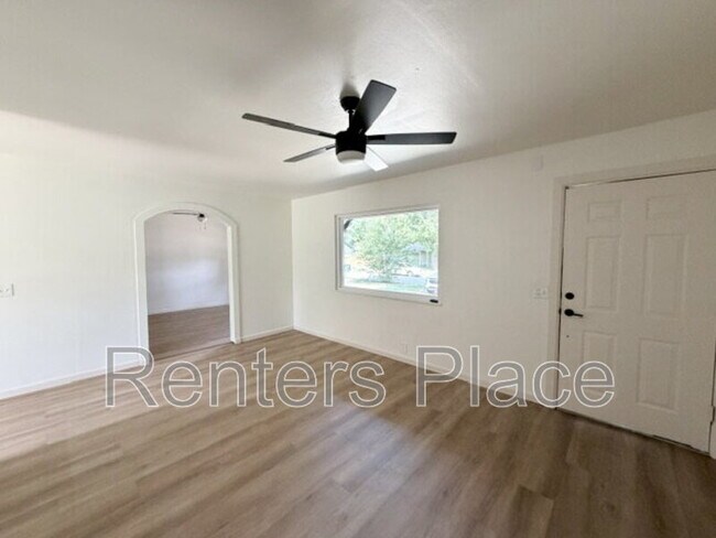 Foto del edificio - 2214 S Poplar St