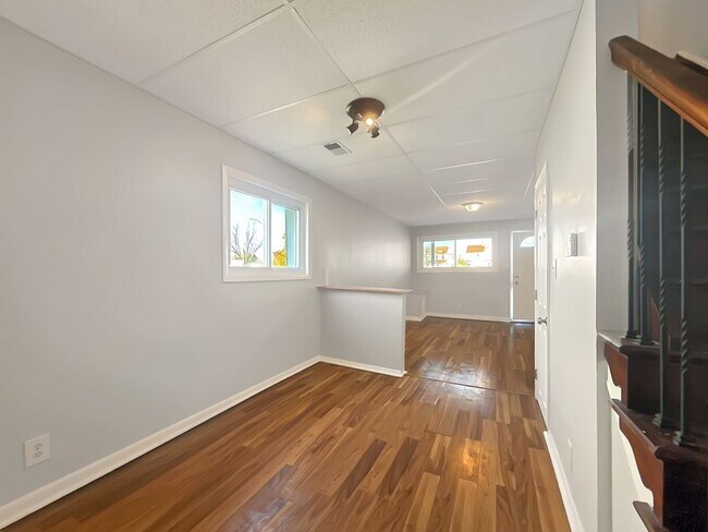 Foto del edificio - Charming 2BR Home with Rear Deck & Washer/Dryer in Dundalk