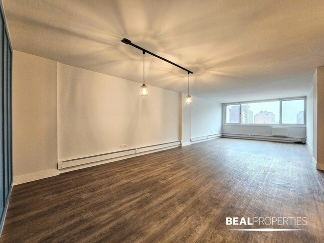 Photo - 1340 N Dearborn St Apartment