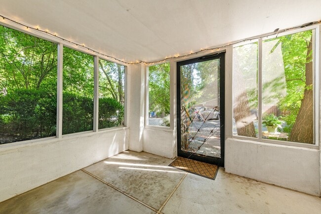 Building Photo - 1501 W 9th St