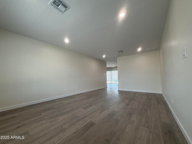 Building Photo - 2019 E Colgate Dr