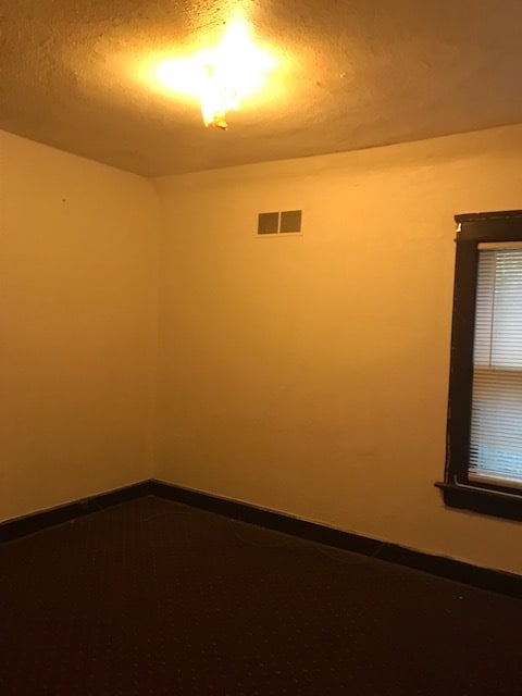 Foto del edificio - 1401 W Melvina St