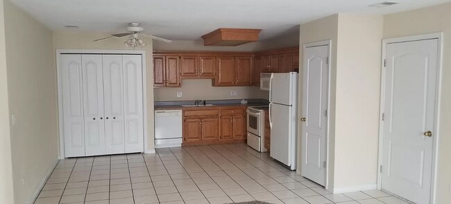 Foto del edificio - 317 Creekside Ct