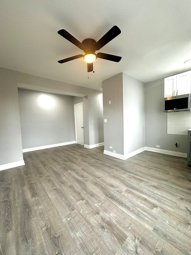 Foto del edificio - 4031 N Kenmore Ave