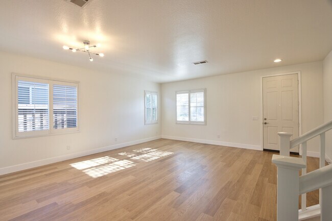 Building Photo - 36329 Capri Dr