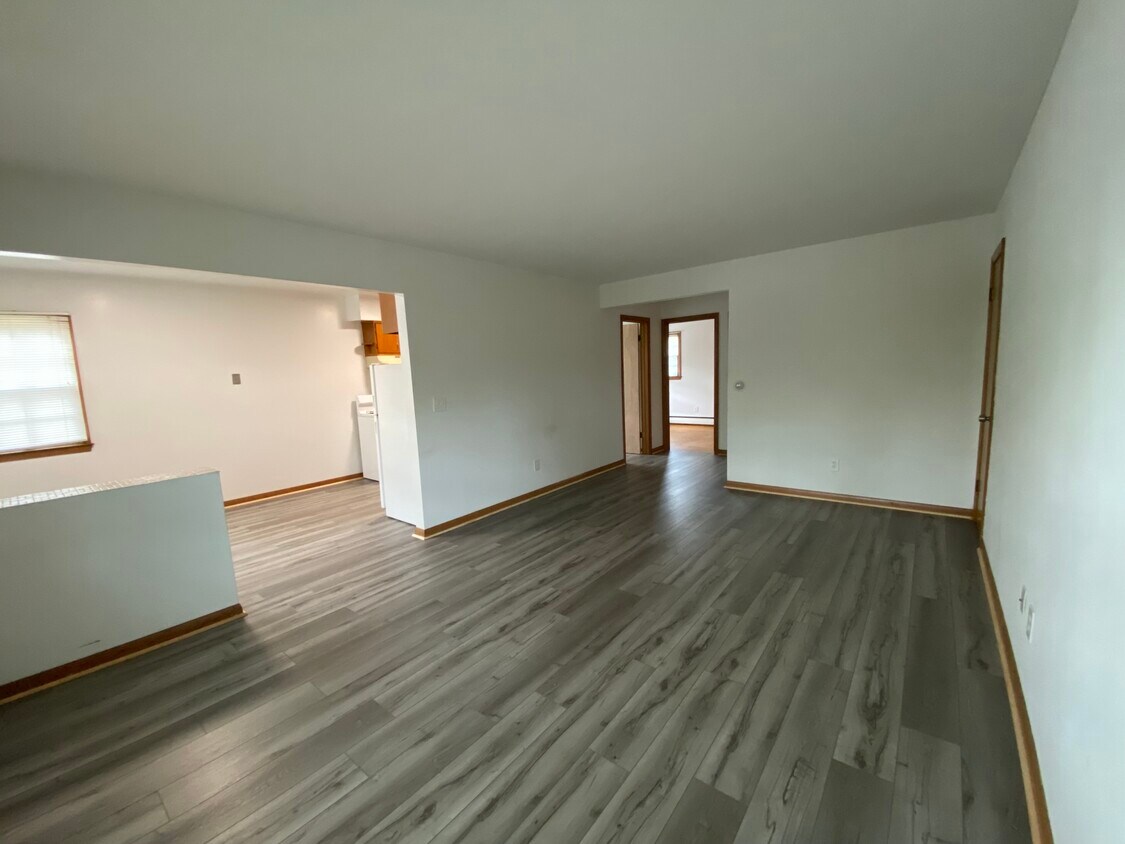 234 Pomeroy Ave Unit 1W, Crystal Lake, IL 60014 Apartments in Crystal