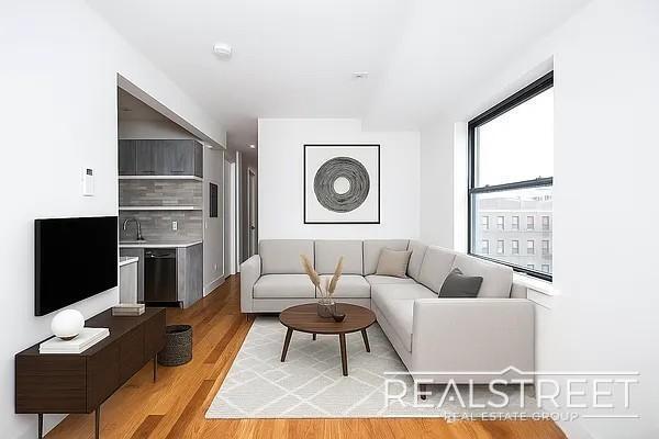 Building Photo - NEW MODERN 3 BED IN CROWN HEIGHTS!