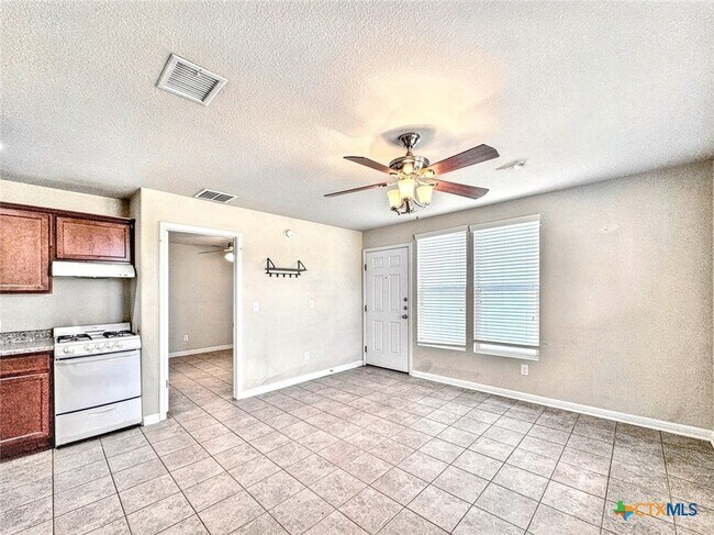 Foto del edificio - 338 Trestle Tree