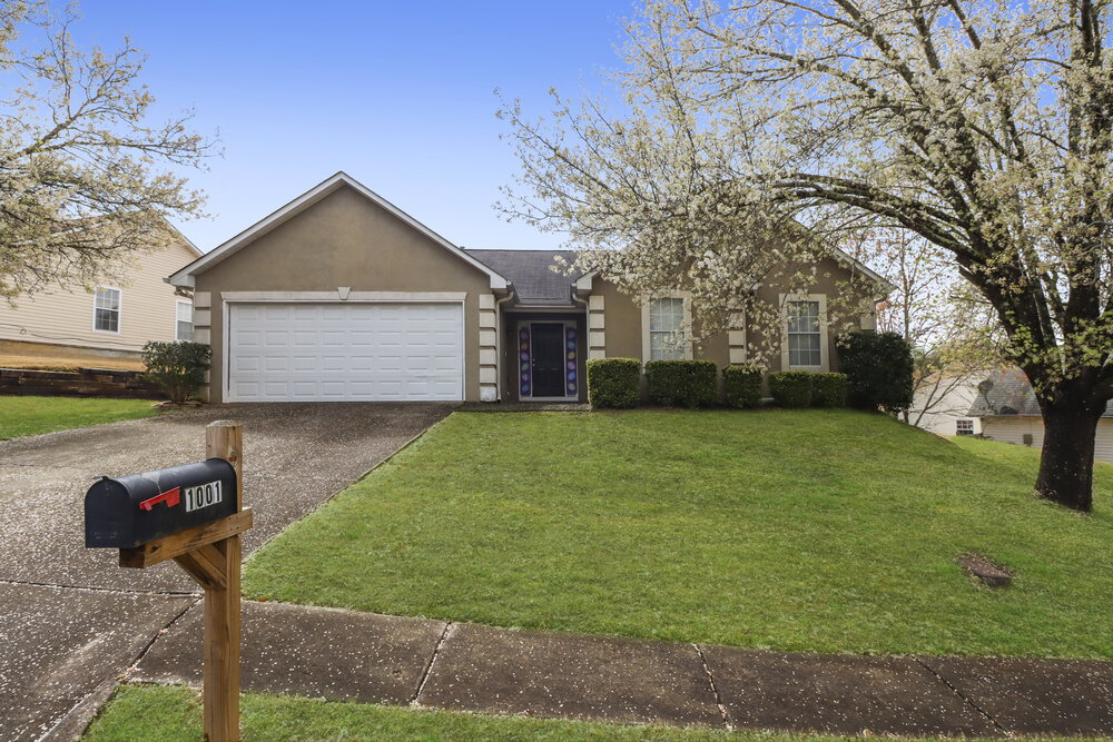 Primary Photo - 1001 Maple Leaf Ridge