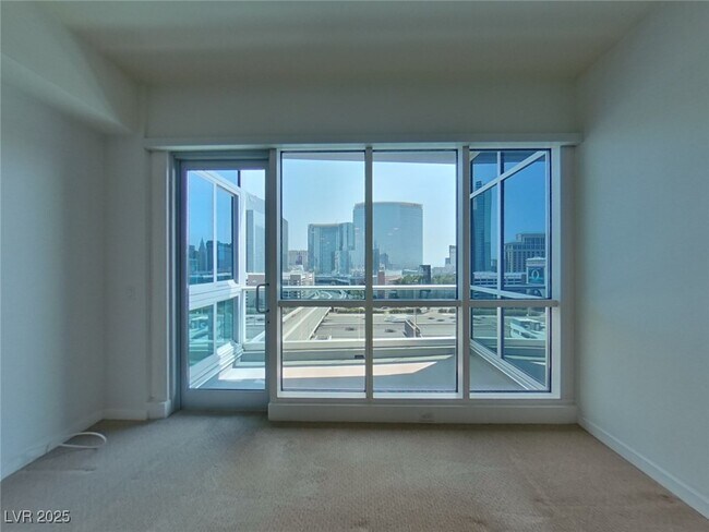 Foto del edificio - 4525 Dean Martin Dr