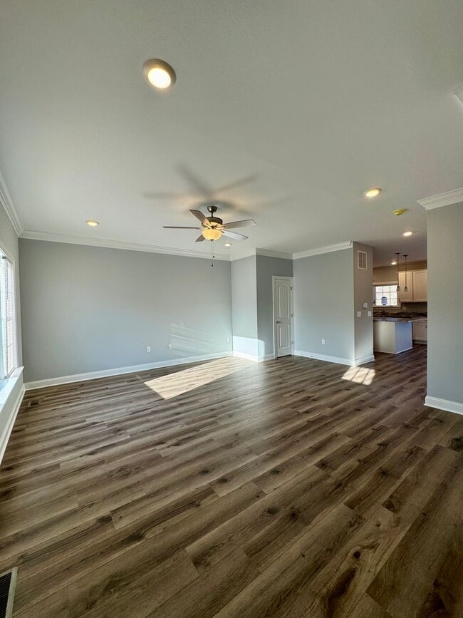 Photo - *LIKE NEW!* 3BR/2.5BA Townhouse in Crescen...