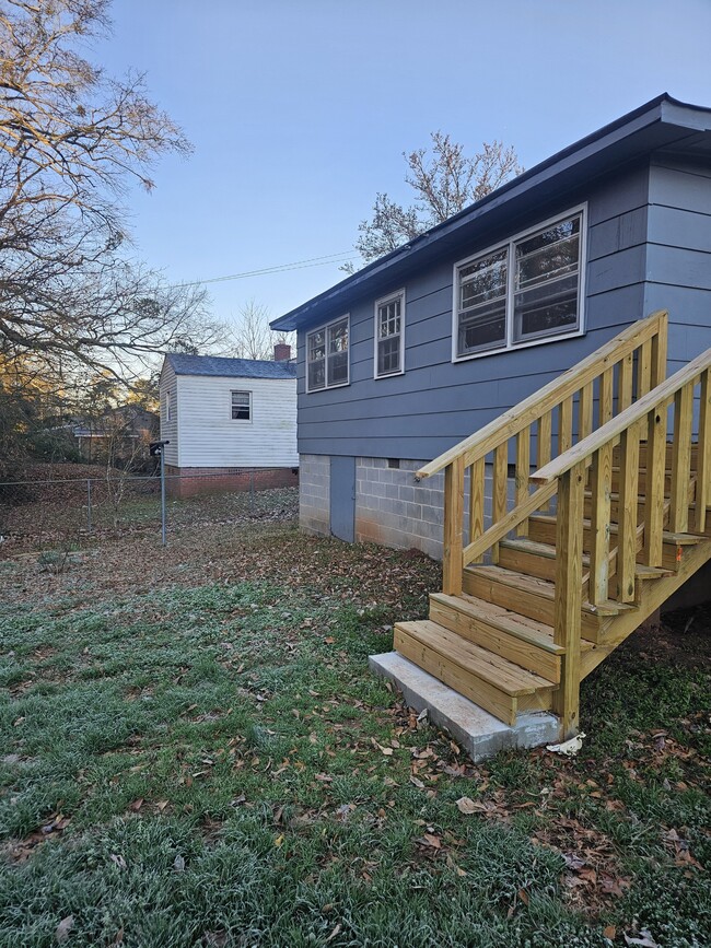 Building Photo - 105 Rutland Cir