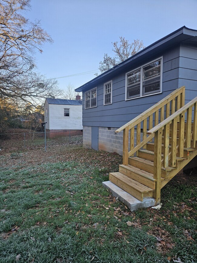 Foto del edificio - 105 Rutland Cir