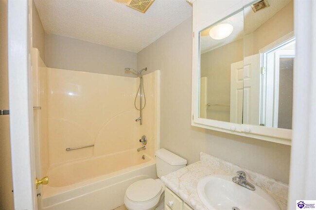 Foto del edificio - 356 Bittersweet Dr