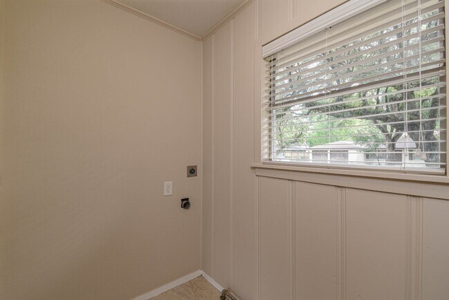 Foto del edificio - 1509 N San Jacinto St