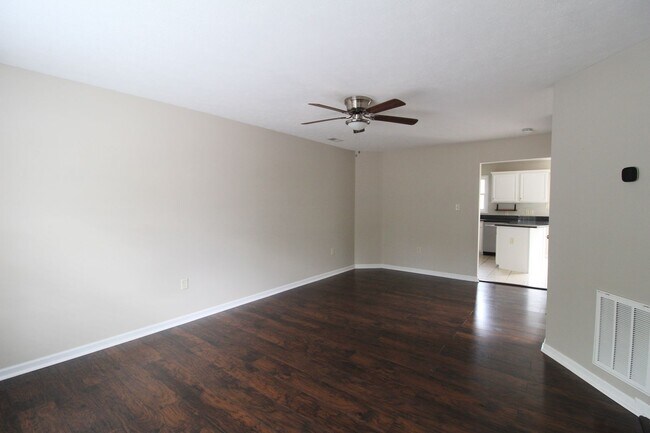 Foto del edificio - 3 Bedroom townhome with basement!