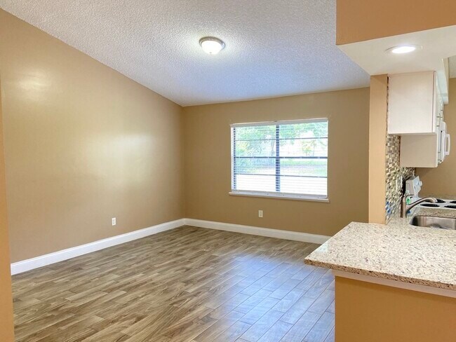 Building Photo - 1442 Catalina Blvd