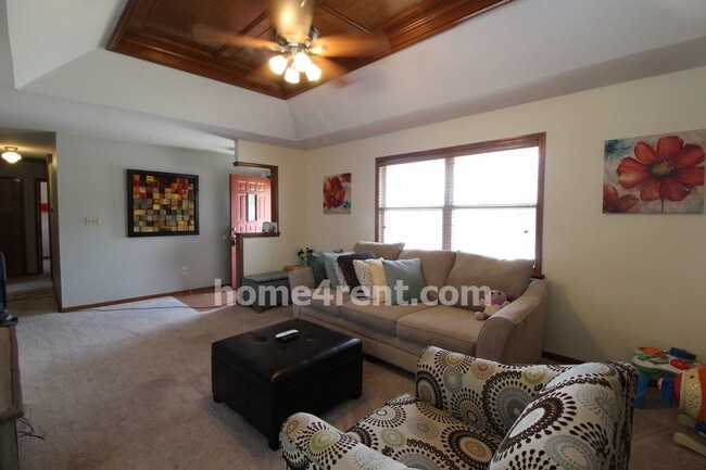 Foto del edificio - SS Appliances Fenced Yard Finished Basement