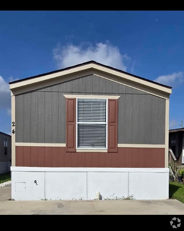 Building Photo - 1120 N Vista Dr
