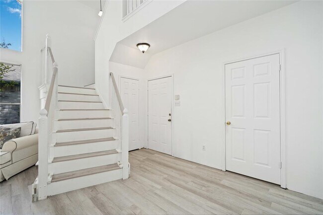 Building Photo - 12254 Cardston Ct