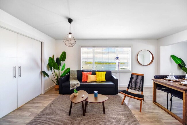 Foto del edificio - 7904 West Dr