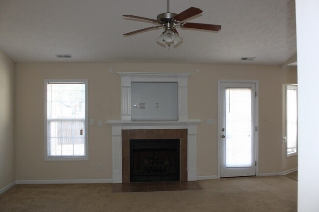 Foto del edificio - 3022 Tettenbury Dr