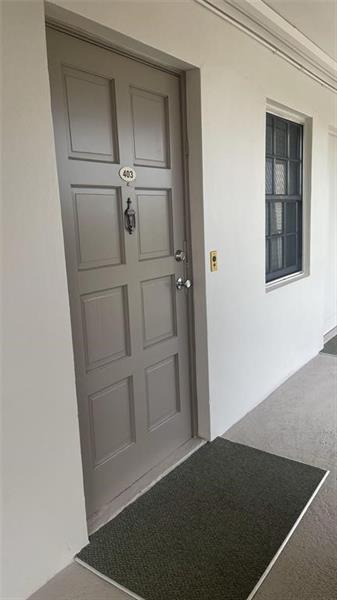 Building Photo - 3150 N Palm Aire Dr