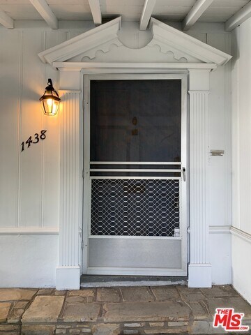 Primary Photo - 1438 Midvale Ave